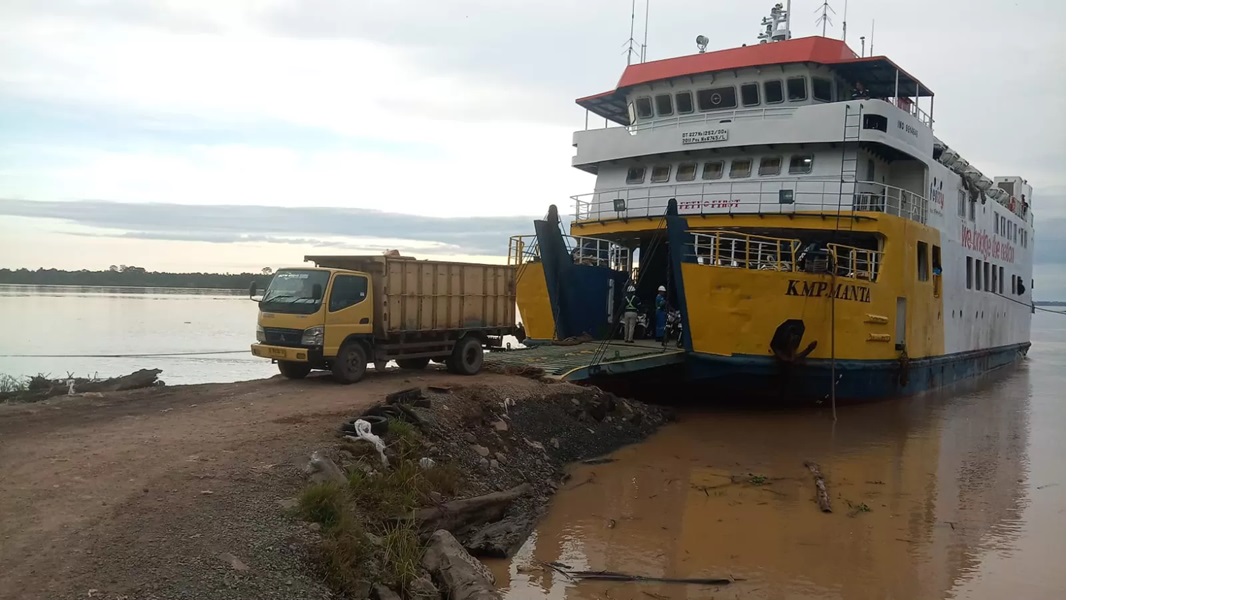 TAK BEROPERASI: Plesengan pelabuhan Sebawang akan segera diperbaiki sebelum kapal pengganti KMP Manta II masuk.(FOTO: DISHUB KTT)