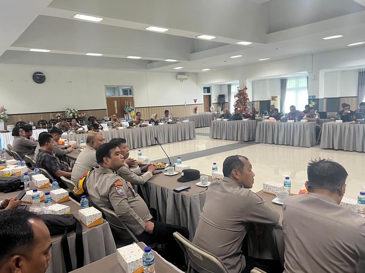 Coffee morning PTMB bersama Polresta Balikpapan membahas isu air bersih, Kamis (27/2) pagi. (foto: wawan/PROKAL)