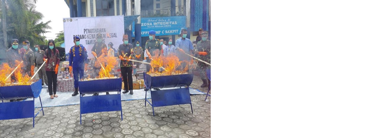 PEMUSNAHAN: Kantor Pengawasan dan Pelayanan Bea dan Cukai Tipe Madya Pabean C Sampit melaksanakan pemusnahan rokok dan minuman keras ilegal.