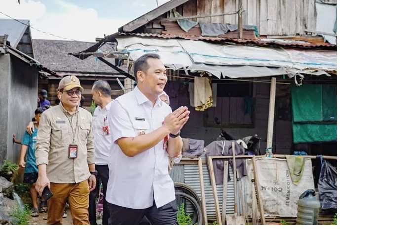 Aditya Mufti Ariffin saat meninjau Kecamatan Cempaka. (MEDIA CENTER BANJARBARU)