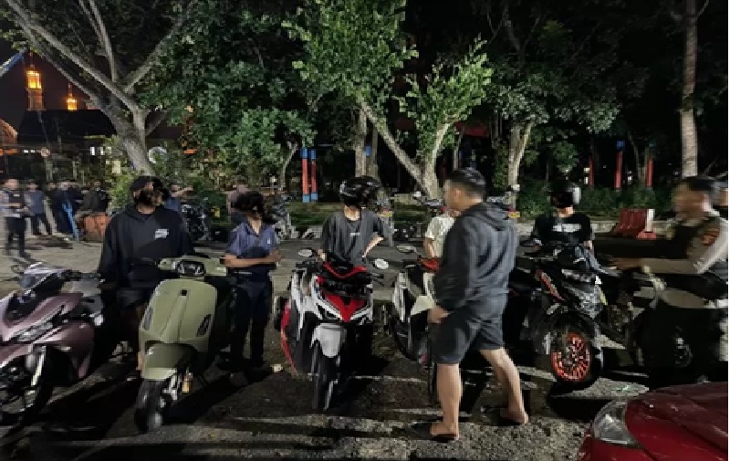 MENGGANGGU. Sejumlah pelaku balap liar dan balap lari diamankan polisi dalam patroli KRYD di beberapa lokasi.