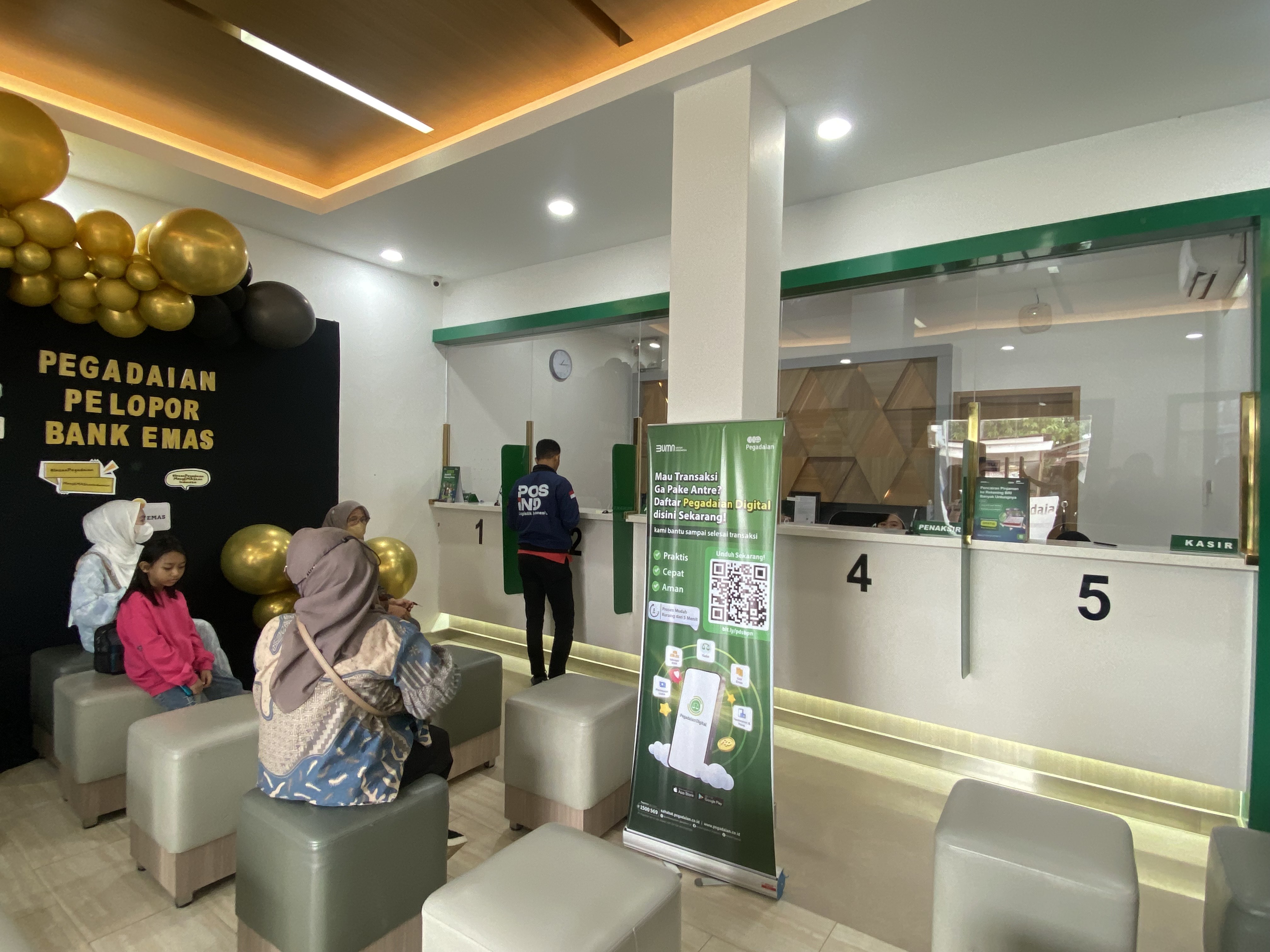 TEBUS: Pegadaian Cabang Berau memprediksi pada minggu kedua Ramadan banyak orang yang akan menebus emas gadaian mereka.