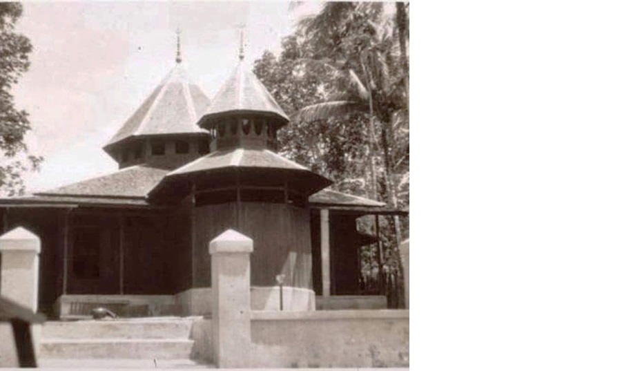 SEJARAH: Masjid Al Aqsa Sukamara tempo dulu yang sempat dibangun dengan beratap daun maupun sirap.