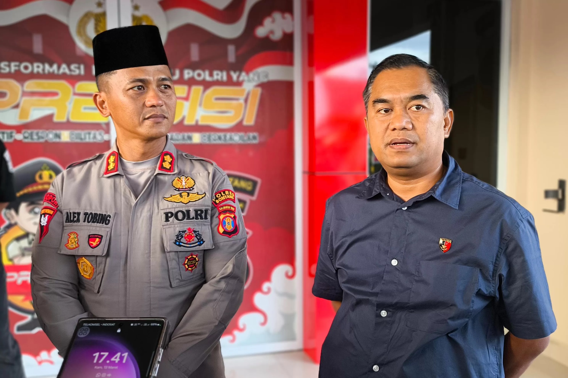 KUMPULKAN BUKTI: AKBP Alex Frestian Lumban Tobing dan AKP Hari Supranoto membeberkan progres kasus kematian narapidana Lapas Kelas IIA Bontang. (ADIEL KUNDHARA/KP)