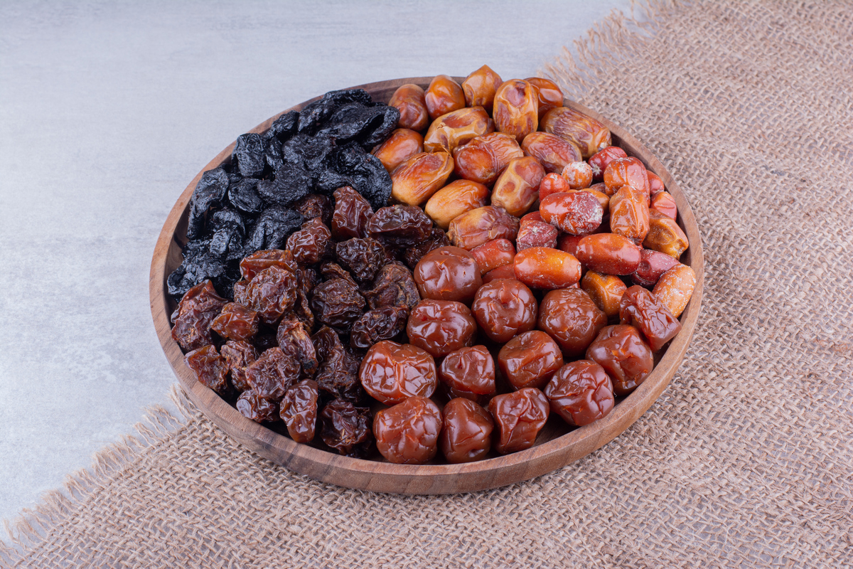 Buah kurma dalam berbagai jenis.