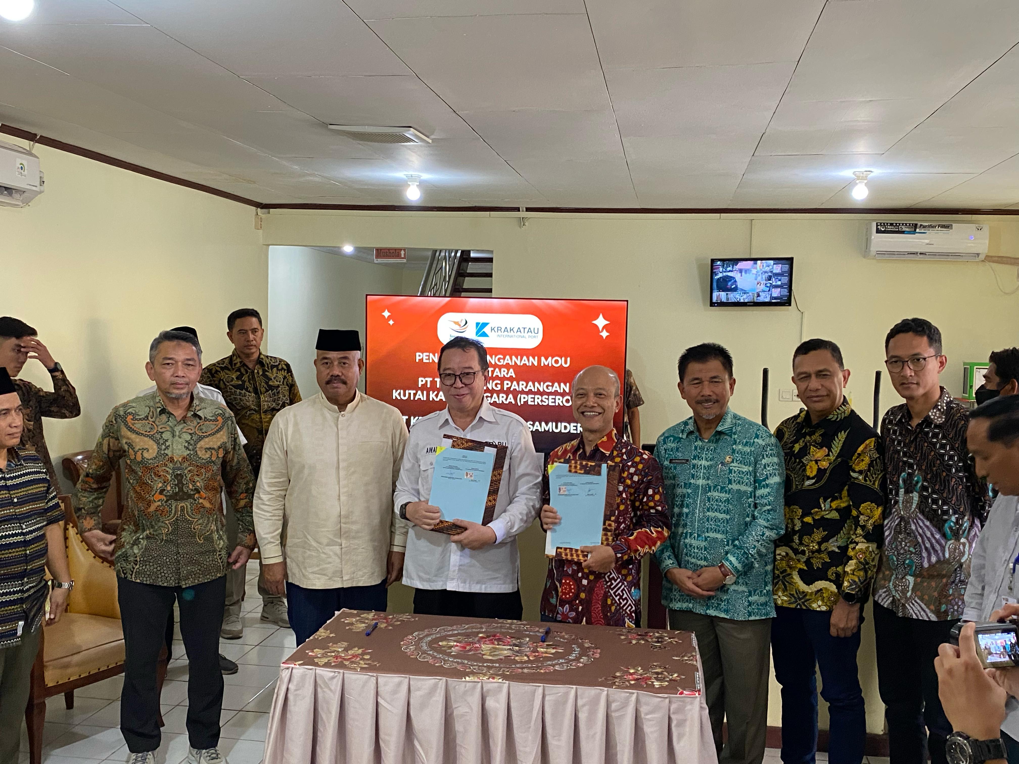 Bupati Kukar Edi Damansyah mendampingi MoU PT Tunggang Parangan bersama PT Krakatau Bandar Samudera (Elmo/Prokal.co)