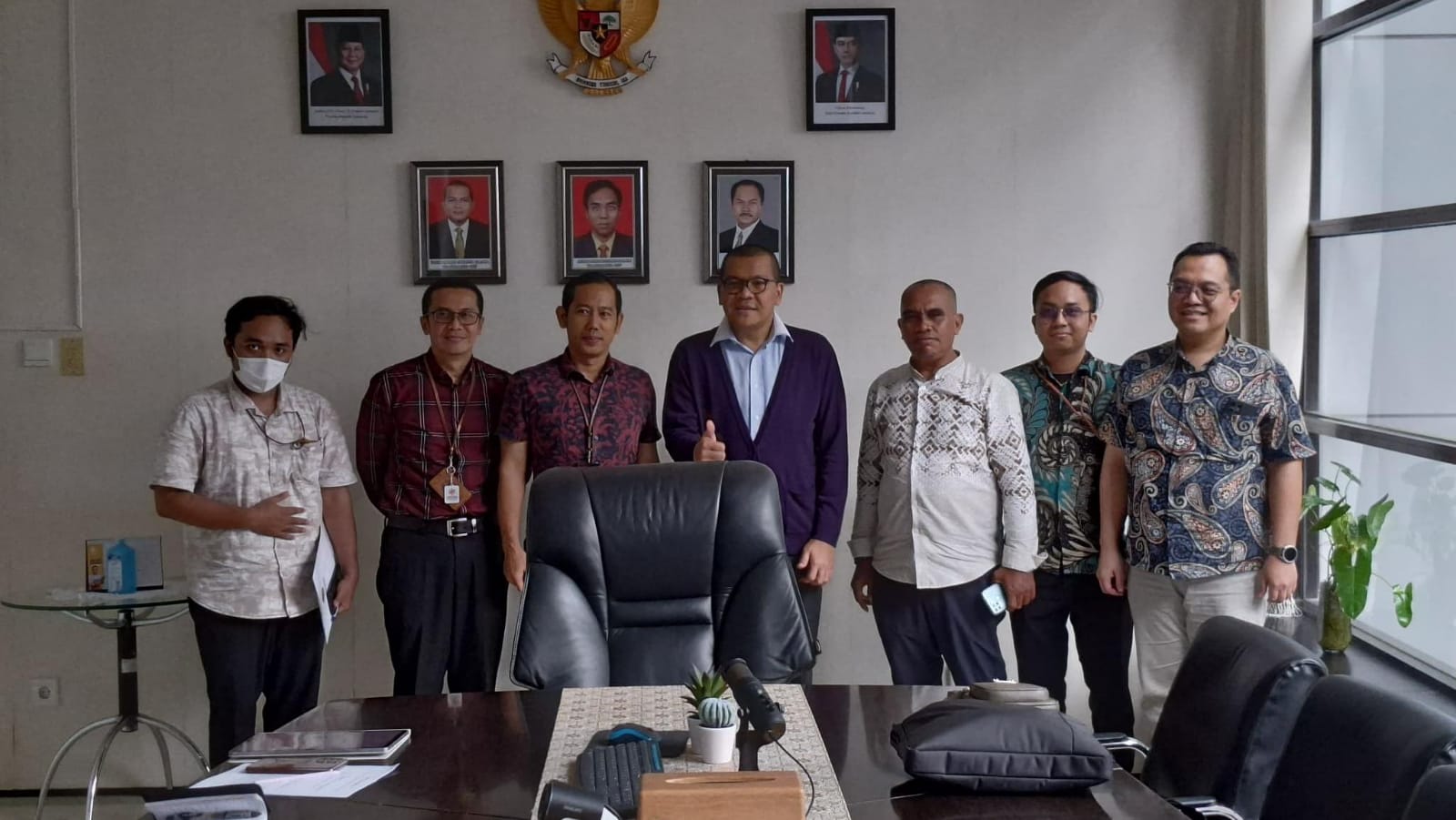 Pertemuan tim legal korban dan Kepala KPP Pratama Balikpapan Timur G.A. Yudha Hadiyanto.