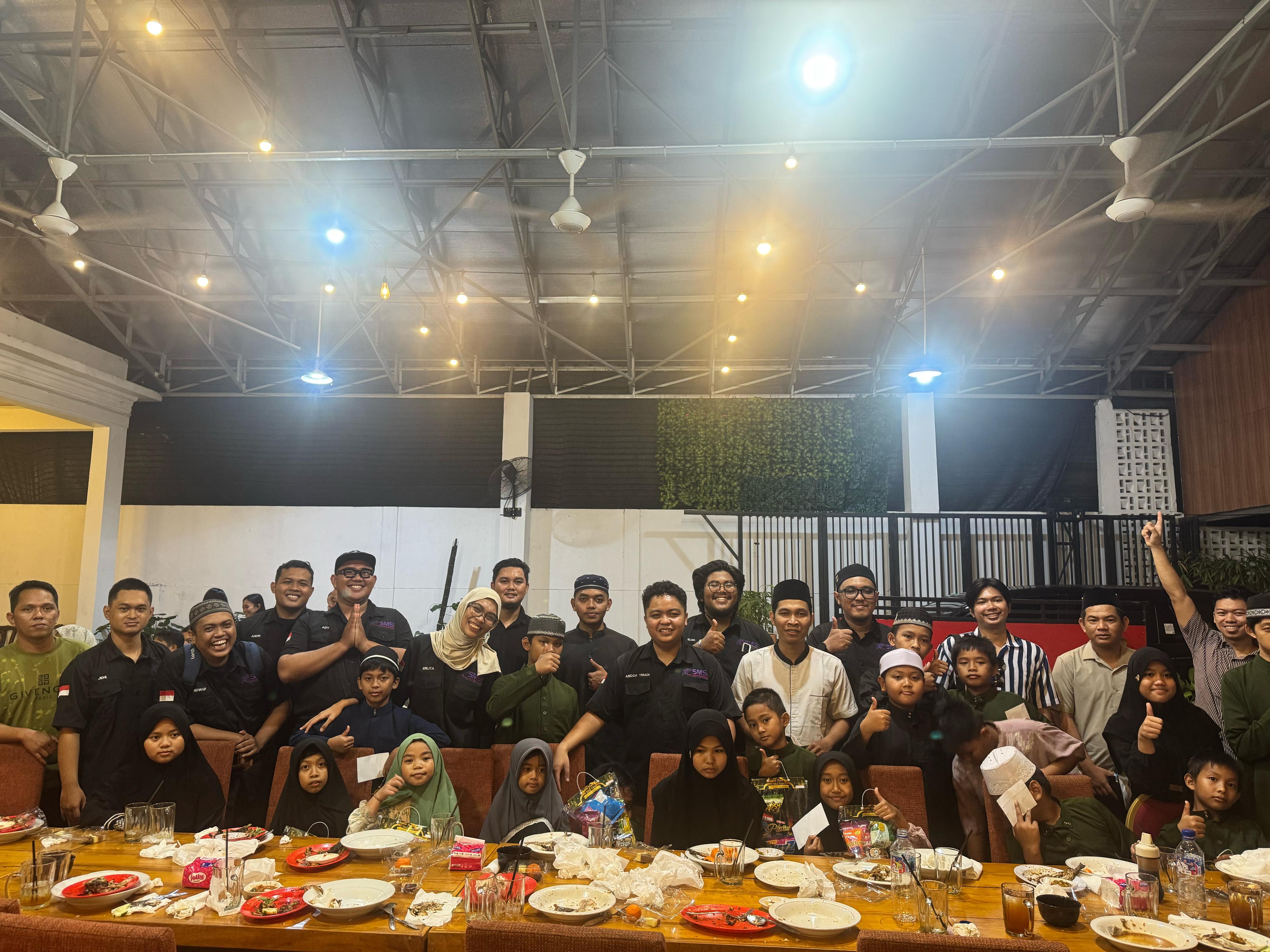 Buka bersama SMSI Kukar bersama anak-anak dan pengurus Panti Ar-Rayyan Tenggarong (Ist/SMSI Kukar)