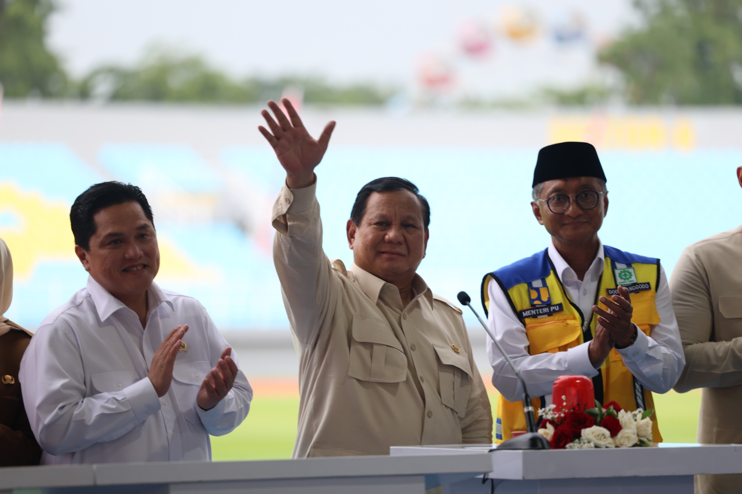 Presiden Prabowo saat meresmikan 17 stadion.