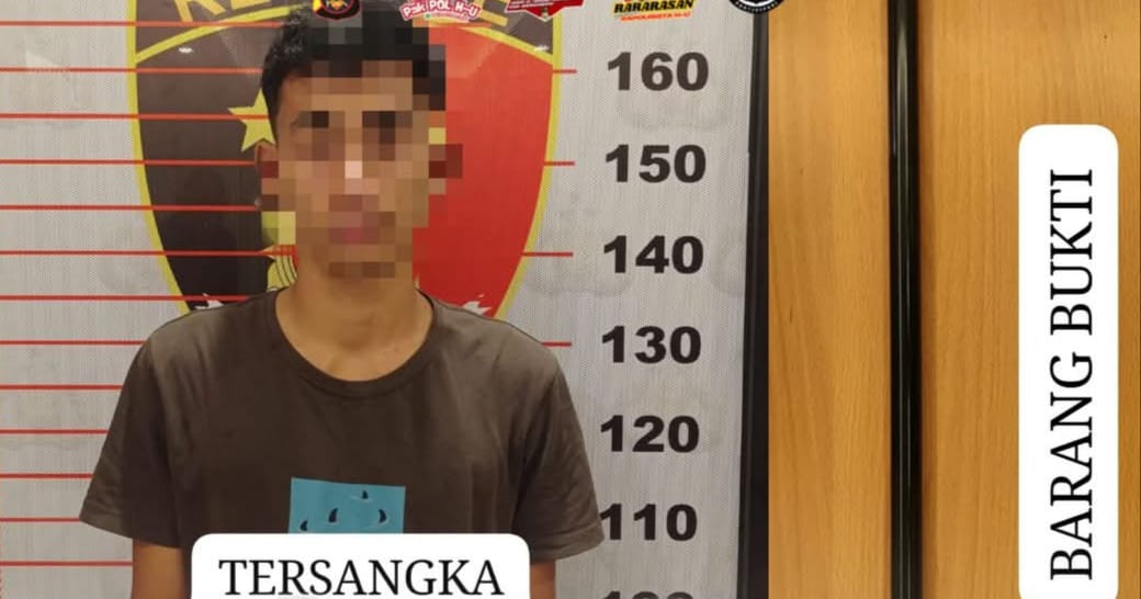 Tersangka dan barang bukti.