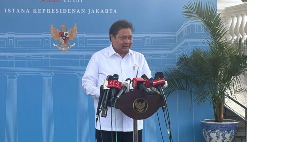 Menteri koordinator Bidang Perekonomian Airlangga Hartarto memberikan keterangan pers di Kompleks Istana Kepresidenan, Jakarta, Selasa (18/3/2025). ANTARA/Andi Firdaus. 