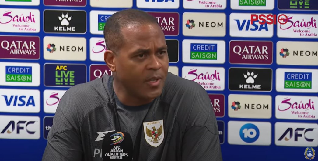 Patrick Kluivert dalam sesi jumpa pers.