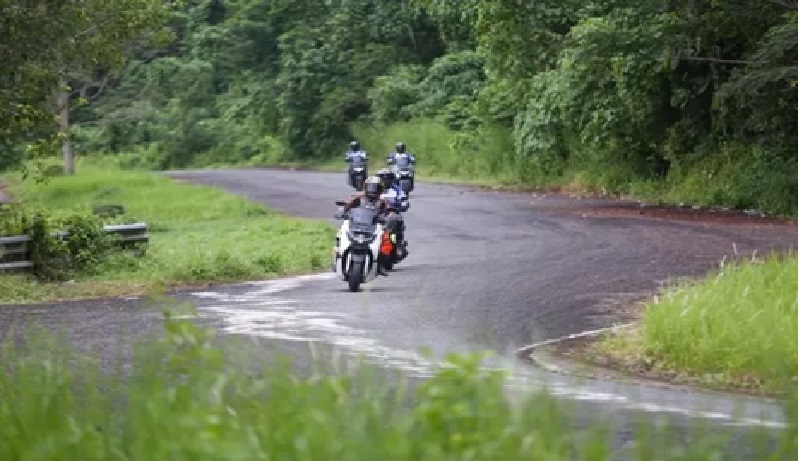 RUSAK. Kondisi aspal di Sirkuit Kalan yang terletak di Jalan Cipto Mangunkusumo, Kecamatan Loa Janan Ilir mengelupas dan kurang layak dilintasi.(kis)