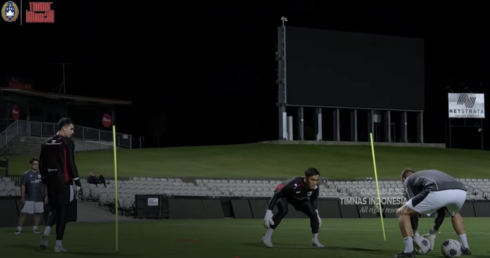 Nadeo dan Ernando saat latihan jelang melawan Australia.