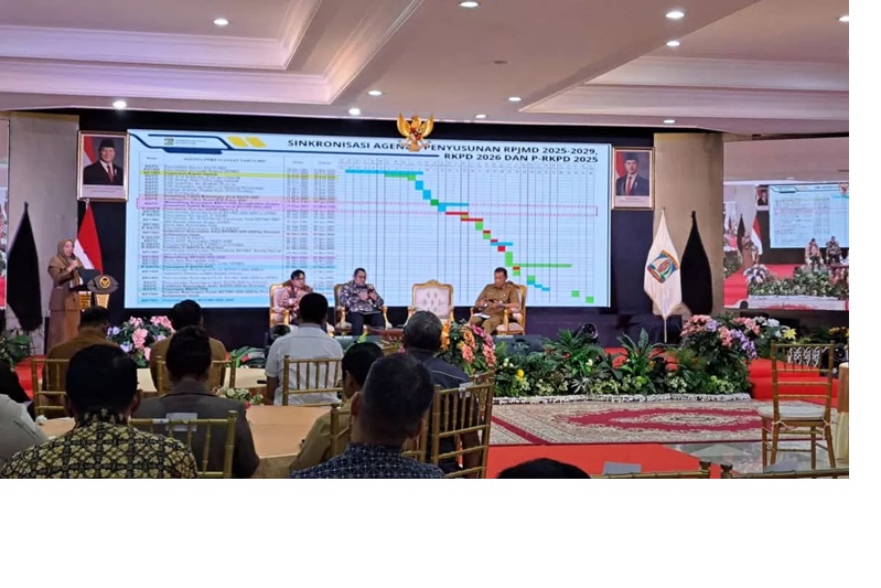 Paparan Kepala Badan Perencanaan Pembangunan Daerah (Bappeda-Litbang) Kota Balikpapan, Murni, ST, dalam Musyawarah Rencana Pembangunan (Musrenbang) Tahun 2025. (Kurniawan)