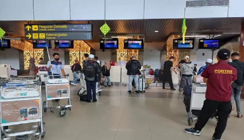 Suasana ruang check-in di Bandar Supadio Pontianak pada Selas (18/3). Menjelang musim mudik Lebaran, jumlah penumpang di bandara ini masih belum mengalami lonjakan signifikan. (ASHRI ISNAINI)