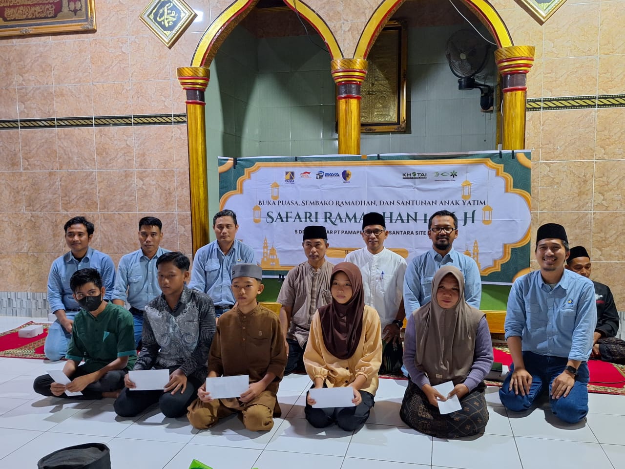 Pemberian santunan kepada anak yatim dan buka bersama yang digelar PT PAMA BAYA.