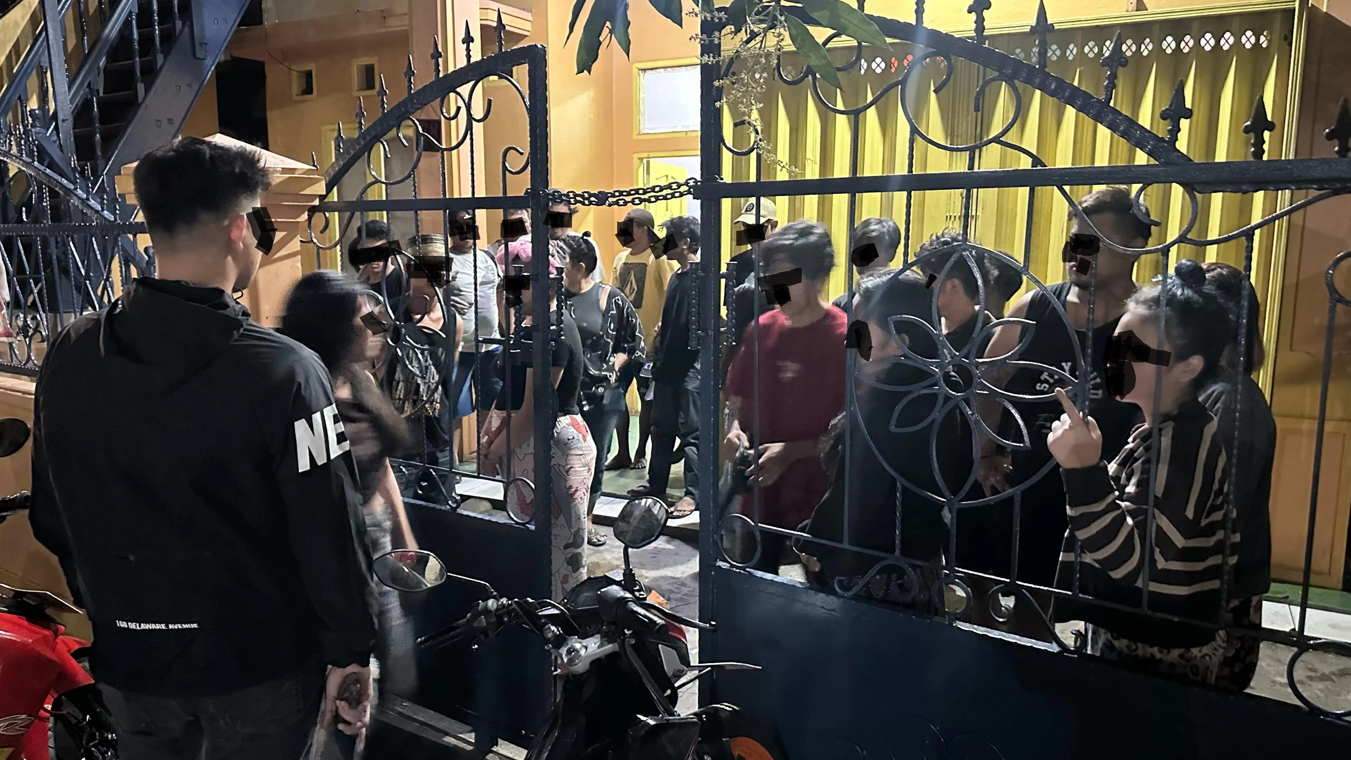 NAKAL: Kecurigaan itu terbukti. Sekitar pukul 01.50 Wita, polisi mendapati puluhan remaja yang menginap tanpa identitas resmi. (IST)