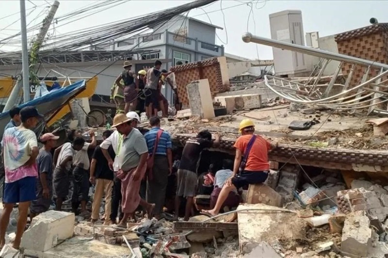 Kerusakan akibat gempa di Myanmar.