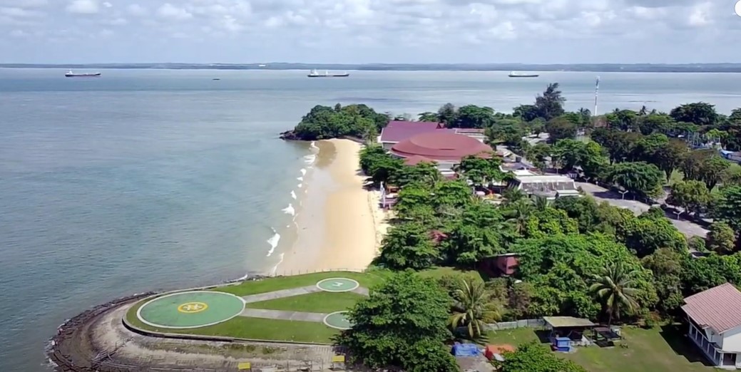 Pantai Banua Patra.