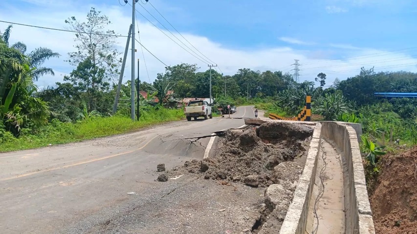 JALAN: Salah satu titik akses Bulungan-Berau yang mengalami kerusakan.