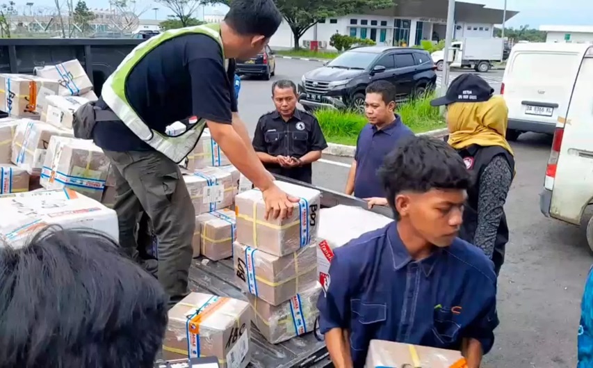 LOGISTIK: Surat suara PSU Banjarbaru yang tiba di Banjarbaru, Jumat (28/3/2025) lalu. (Foto: Tenri untuk radar Banjarmasin).