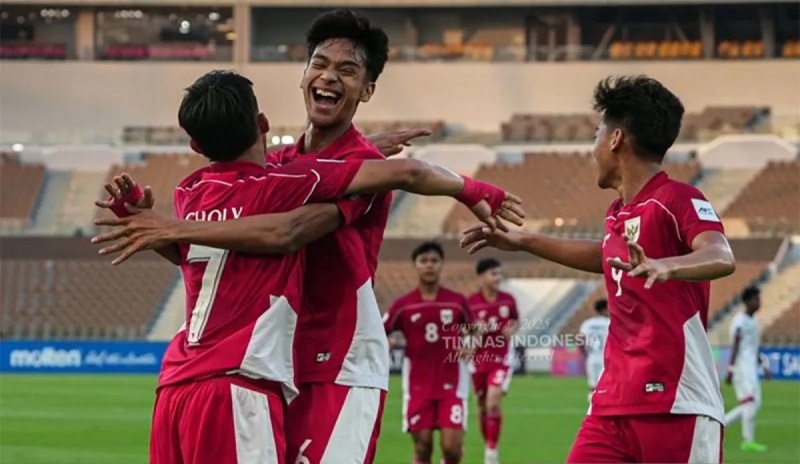 Pemain Timnas Indonesia U-17 Muhammad Zahaby Gholy (kiri).