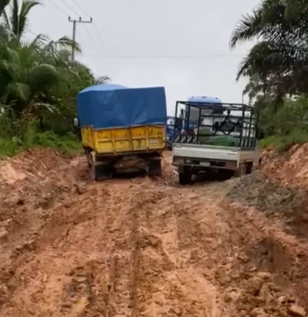 SUDAH LAMA: Kondisi jalan menuju Kecamatan Bentian Besar, Kubar, yang rusak parah.