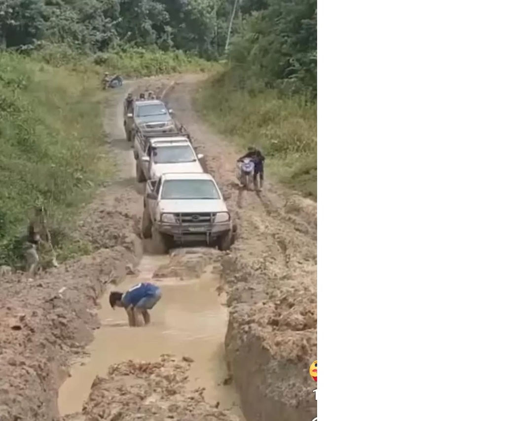 Jalan rusak di Krayan.