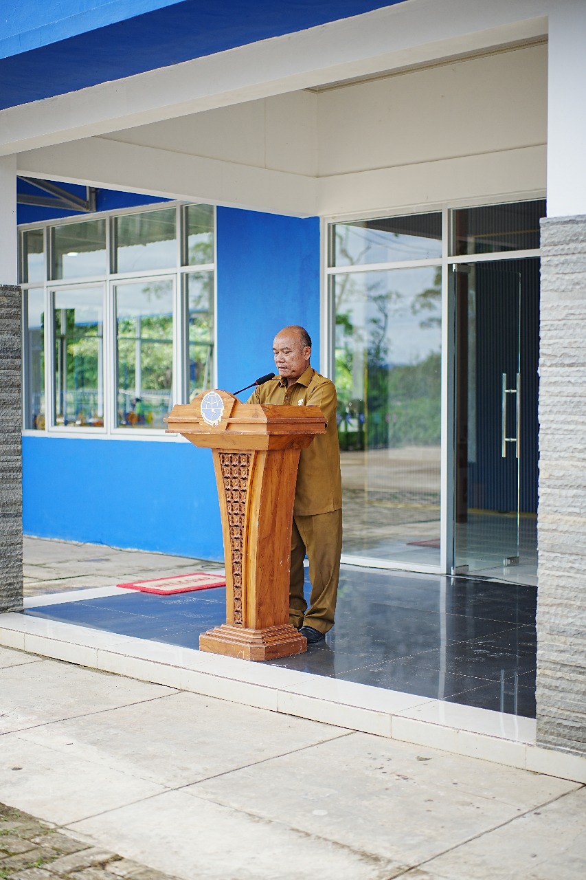 Wakil Bupati Mahulu Drs Yohanes Avun saat memberikan sambutan pada syukuran Kantor Dishub Mahulu pada Selasa (15/4). JODY KRISTIANTO/KP