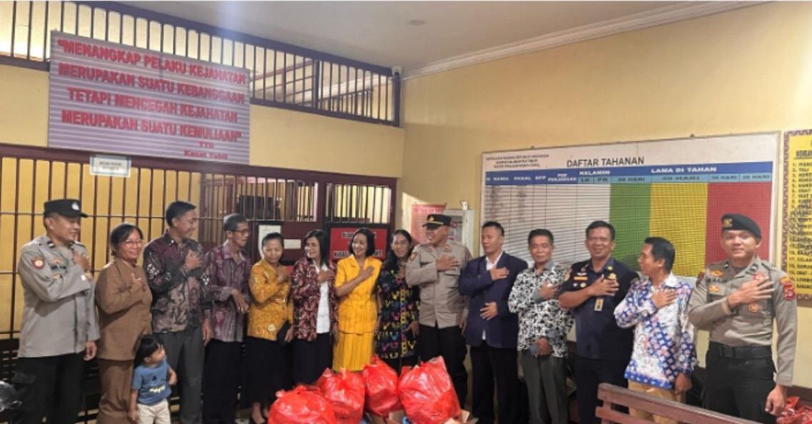 PEDULI: Pengurus DPP PIKI Kaltim saat menggelar aksi peduli kasih di Rutan Polres PPU dalam rangka menyambut Hari Raya Paskah 2025.