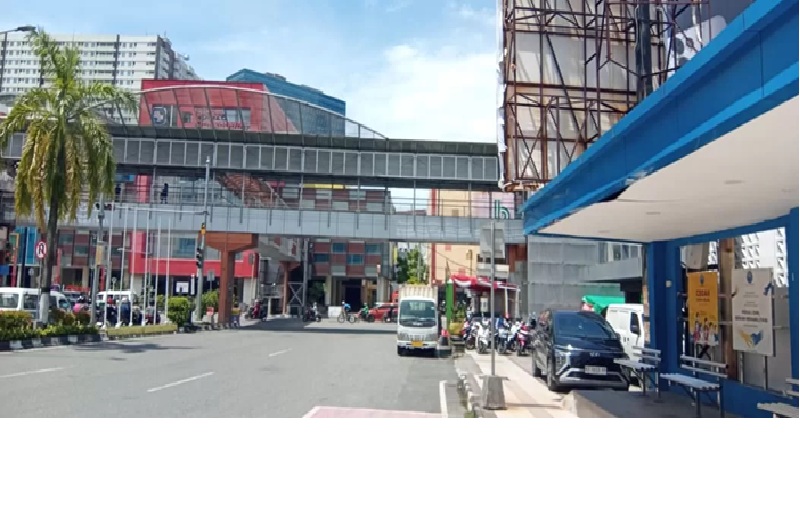 Kondisi Jembatan Penyeberangan Orang (JPO) di kawasan Plaza Balikpapan menjadi sorotan.
