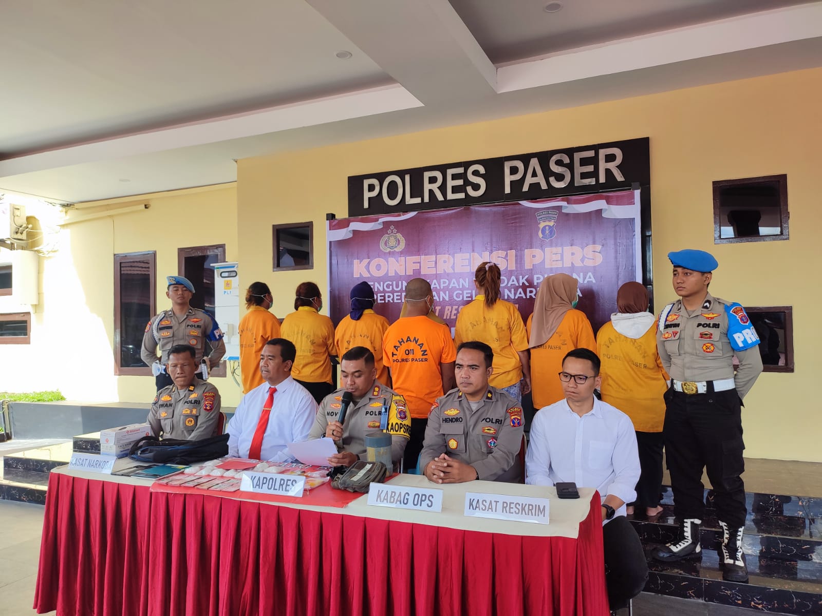 JARINGAN: Polres Paser meringkus tujuh emak-emak terkait kasus penggelapan mobil dan motor di Paser, Rabu, 16 April 2025.