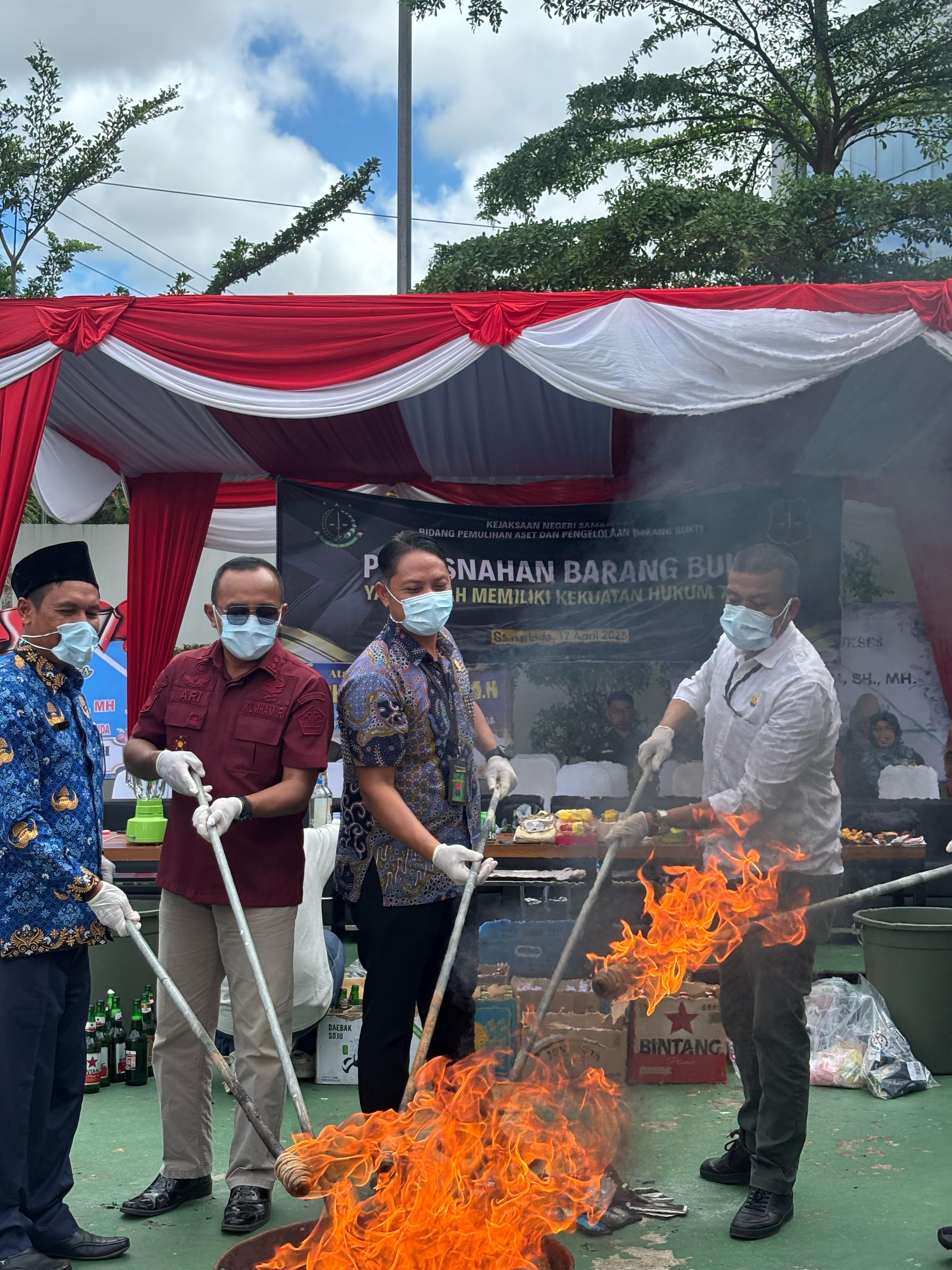 Pemusnahan yang dilakukan Kejari Samarinda.