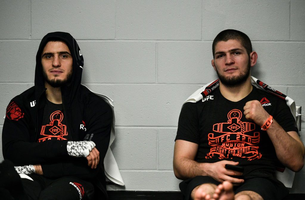 Islam Makhachev dan Khabib Nurmagomedov (Foto: Zuffa LLC/Getty Images)