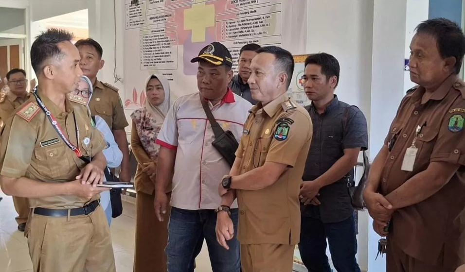 PELAYANAN KESEHATAN : Wakil Bupati Nunukan Hermanus saat melakukan kunjungan kerja di Rumah Sakit Pratama Sebuku.