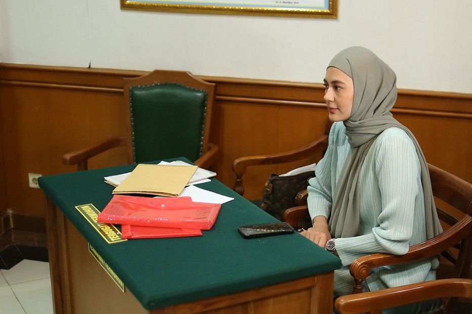 Anggap Fitnah Sudah Terlalu Jauh, Paula Verhoeven Mengadu ke KY dan Minta Majelis Hakim Perceraian Diperiksa