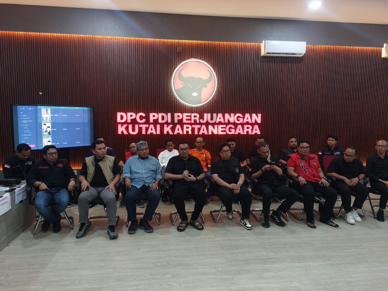 HITUNG CEPAT: Tim Pemenangan Aulia-Rendi merilis hasil quick count internal terhadap PSU Pilkada 2024, Sabtu, 19 April 2025.