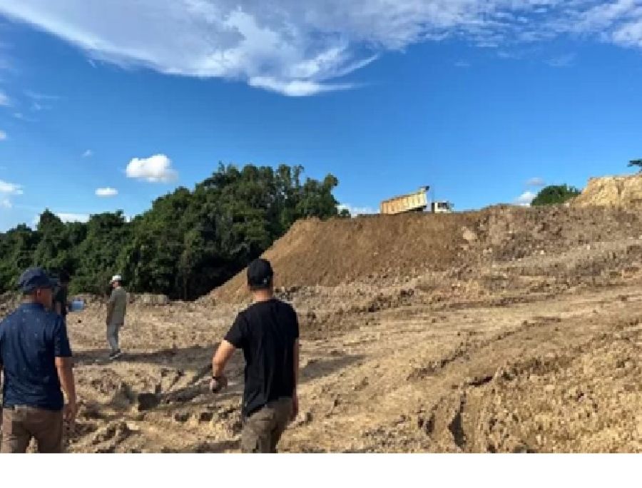 Lahan kosong di kawasan Palaran ini ditinjau langsung oleh Wali Kota Samarinda, Andi Harun, dan direncanakan menjadi lokasi pembangunan Sekolah Rakyat, program prioritas nasional.