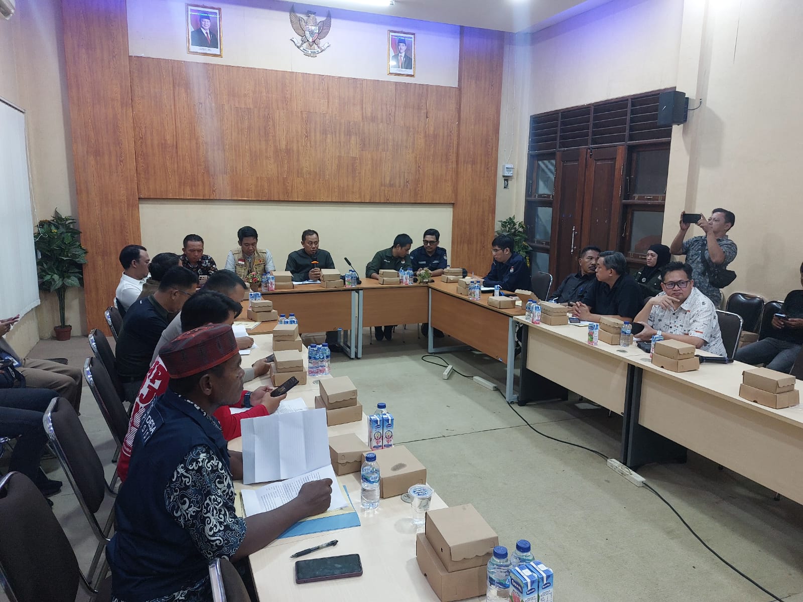 Sosialisasi serta rapat KPU Kukar bersama pihak terkait mengenai PSU susulan di TPS 3 Desa Bukit Raya, Tenggarong Seberang (Elmo/Prokal.co)