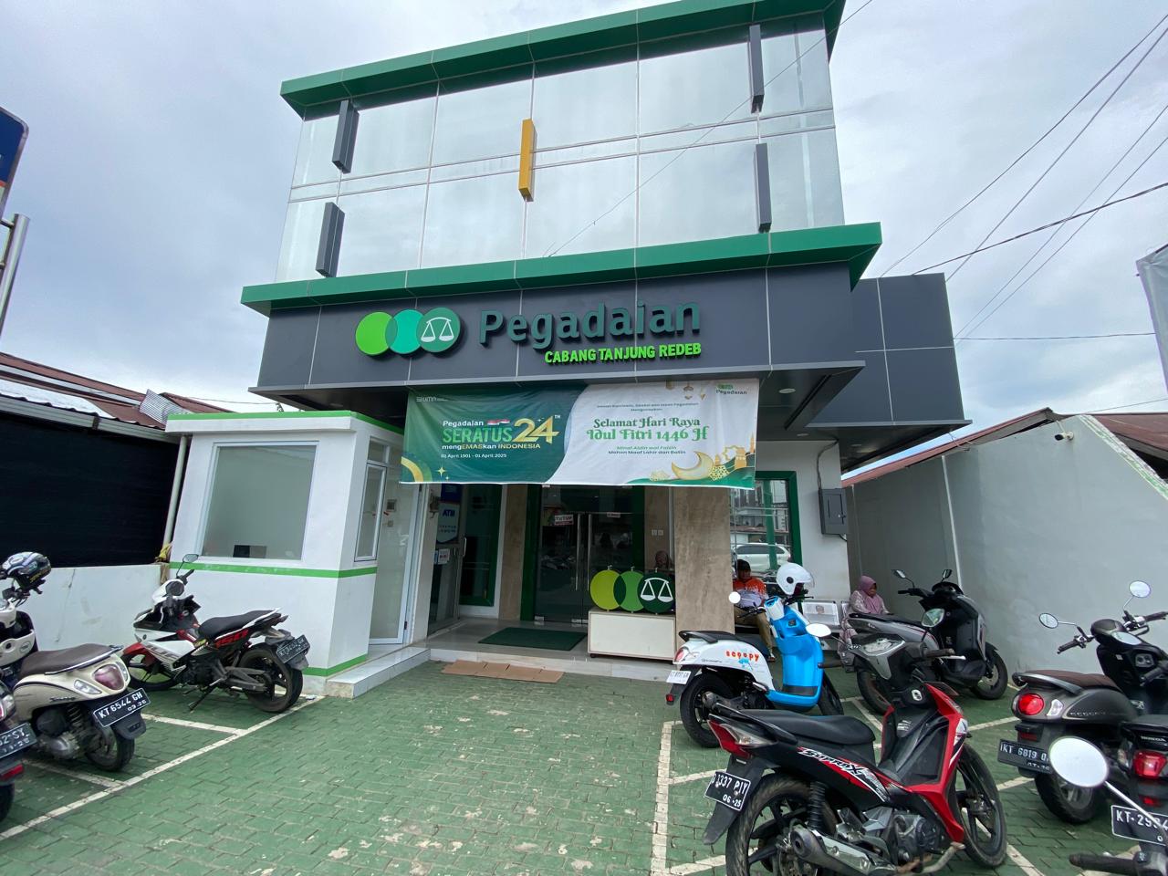 HARGA EMAS NAIK: Hingga 23 April 2025, harga emas mengalami tren positif hingga menembus Rp 2,39 juta per gram.