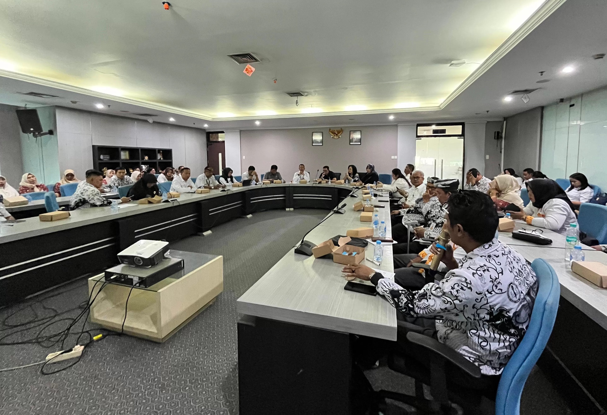 ANGGARAN: Pelaksanaan rapat bersama membahas soal insentif guru PAUD, TK, SD dan SMP pada Rabu (23/4/2025). FOTO: IWAN K/RADAR TARAKAN