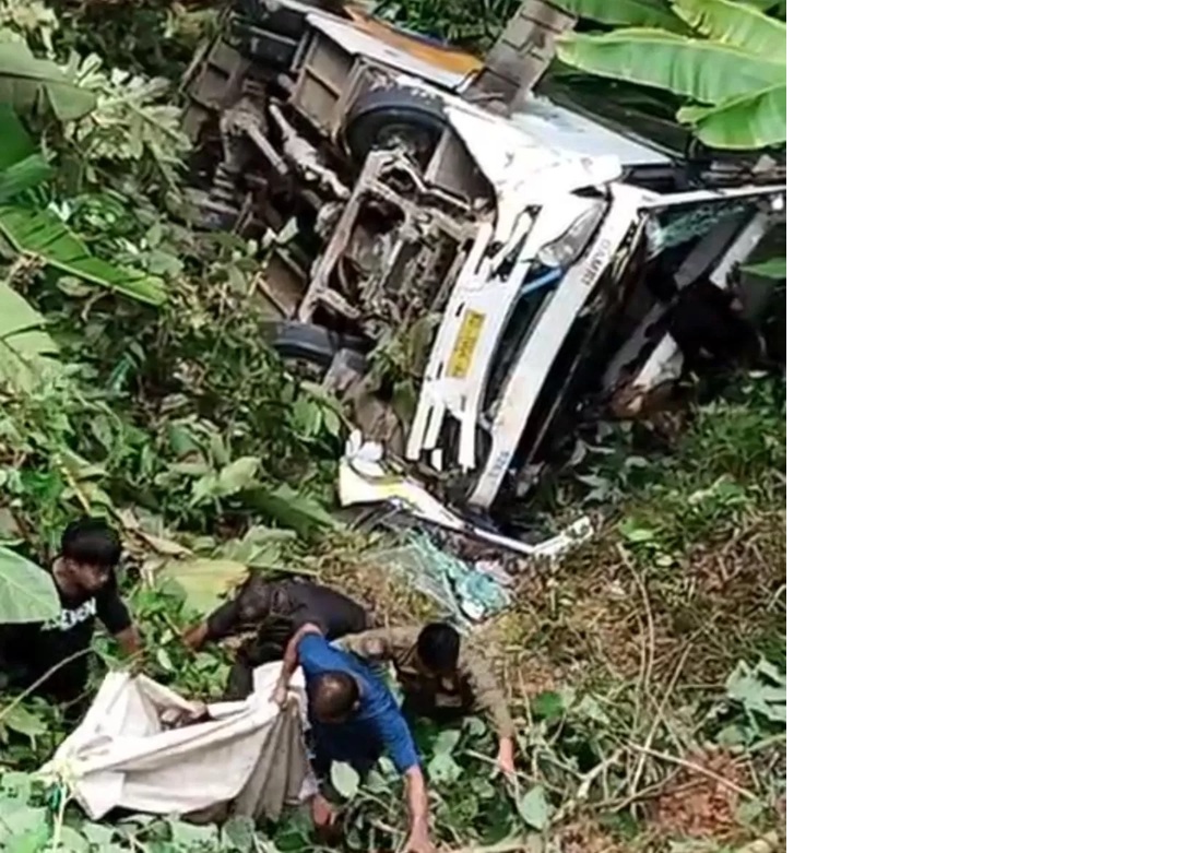 Bus Damri yang alami kecelakaan.