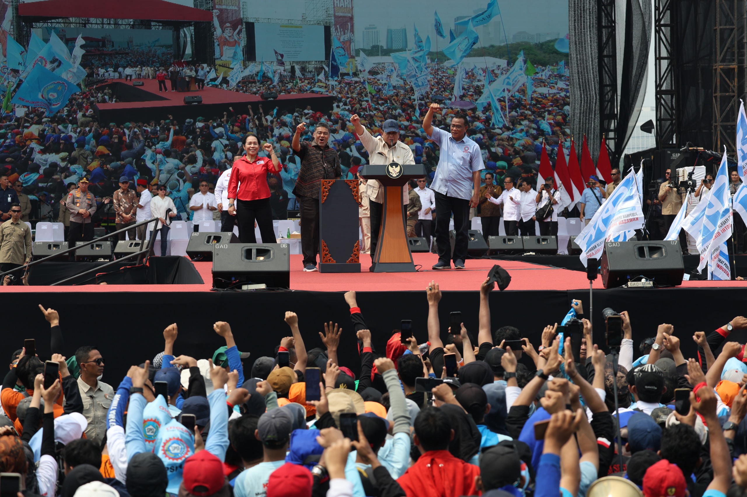 Prabowo menemui buruh.