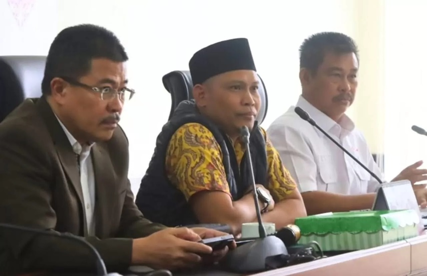 Anggota DPRD Kaltim mencari solusi atas masalah ratusan KK di Palaran yang belum mendapatkan hak lahan.