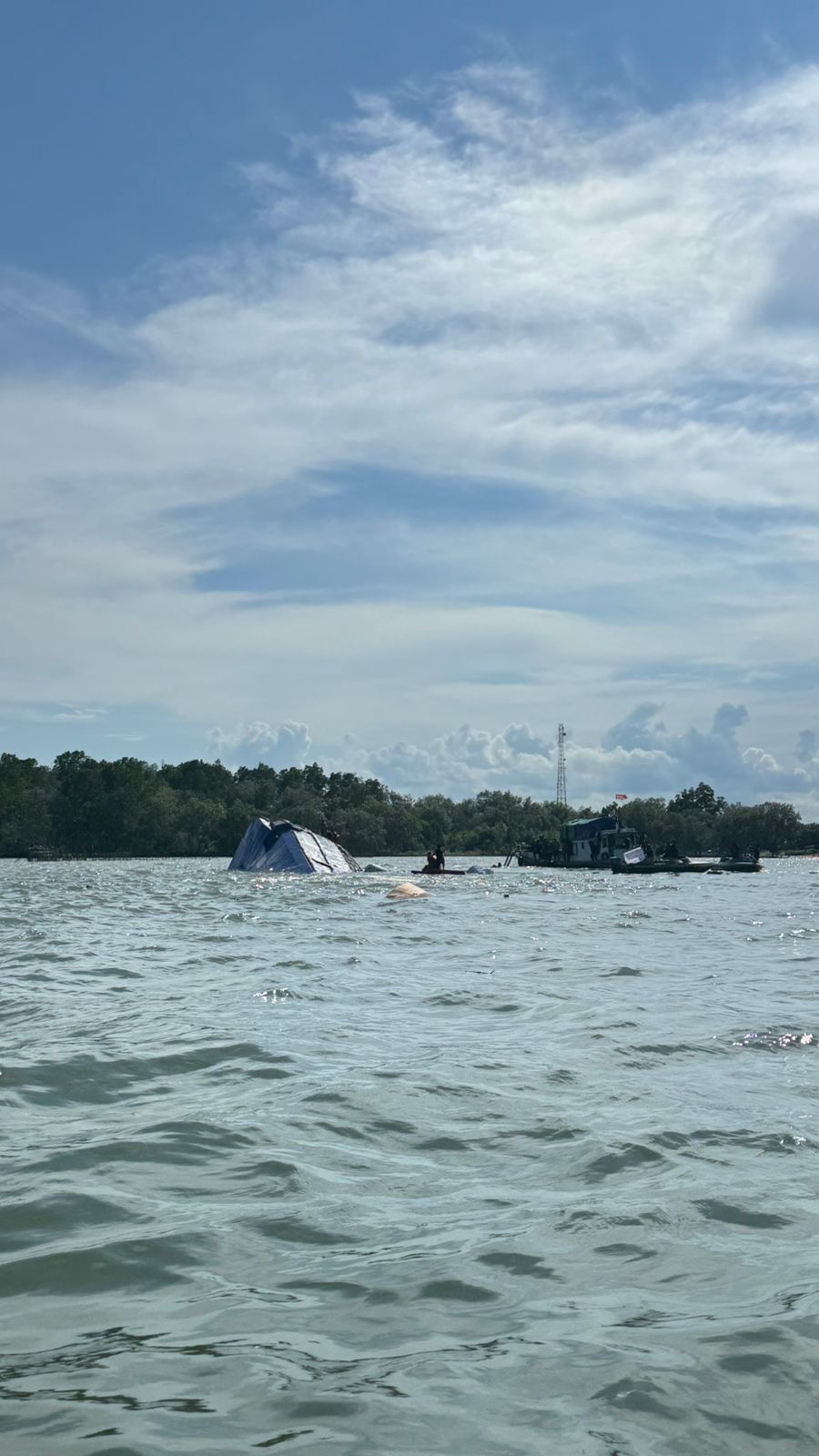 KARAM: Kapal feri tenggelam di Teluk Balikpapan, Senin, 5 Mei 2025.