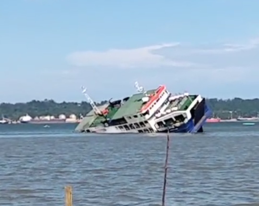 KMP Mukhlisa yang dilaporkan karam di perairan Teluk Balikpapan pada Senin (5/5) pukul 15.15 Wita.