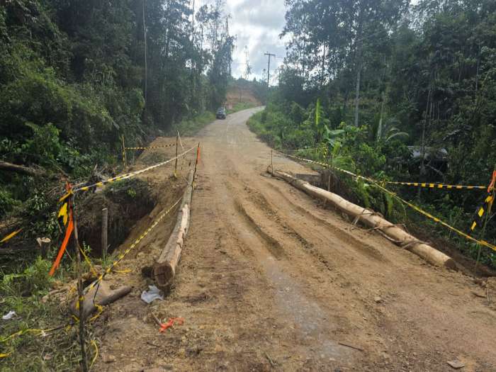 SEMENTARA: Jalan Poros Tanjung Redeb&ndash;Talisayan di Km 72 yang sebelumnya sempat putus kini sudah bisa dilalui.