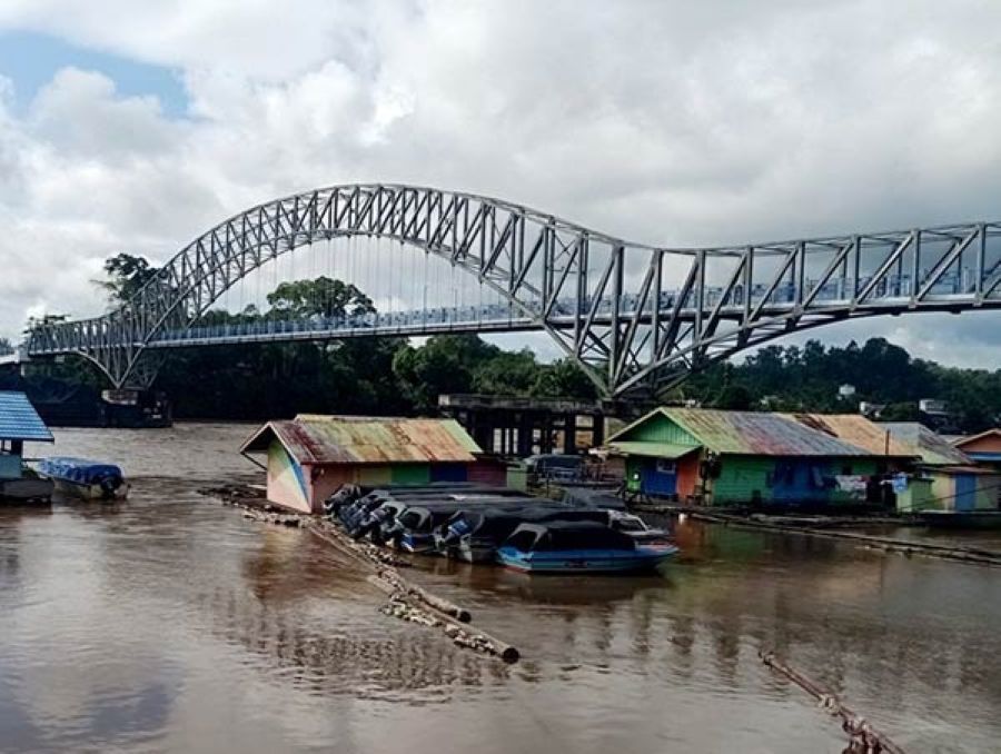 Jembatan Muara Teweh. Jika Provinsi Barito terbentuk, Muara Teweh digadang jadi ibukota.