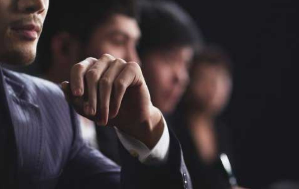 ilustrasi pria kharismatik.